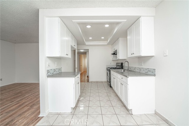 Foto del edificio - 1400 W Warner Ave