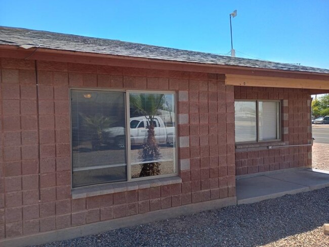 Building Photo - 2 bedroom in Eloy AZ 85131