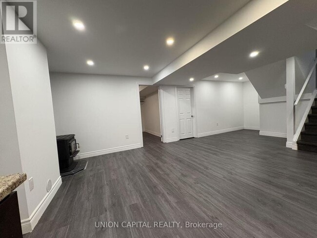 Building Photo - 21 Natanya Blvd