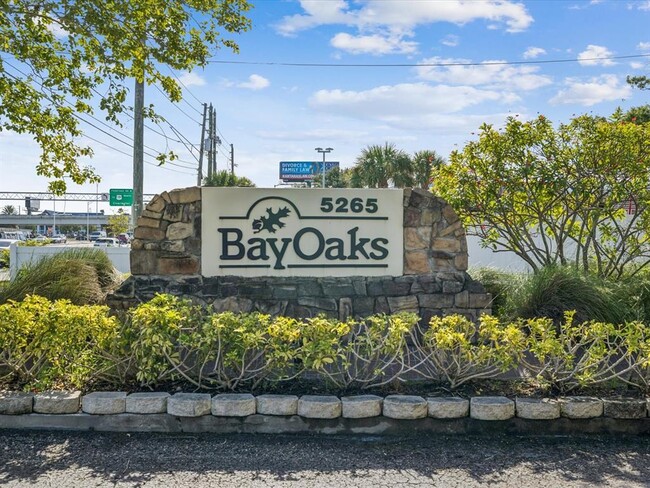 Building Photo - 5265 E Bay Dr
