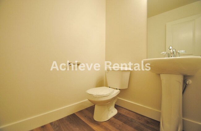Building Photo - 2022 N 380 E