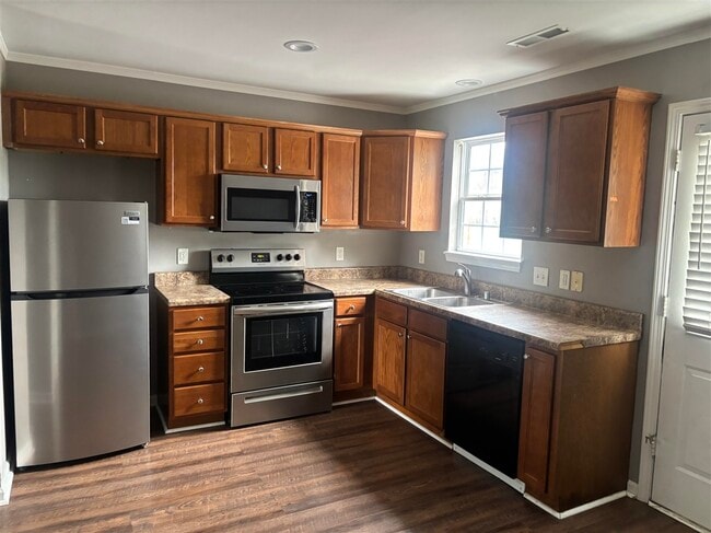 Building Photo - 180 Coachman Ct