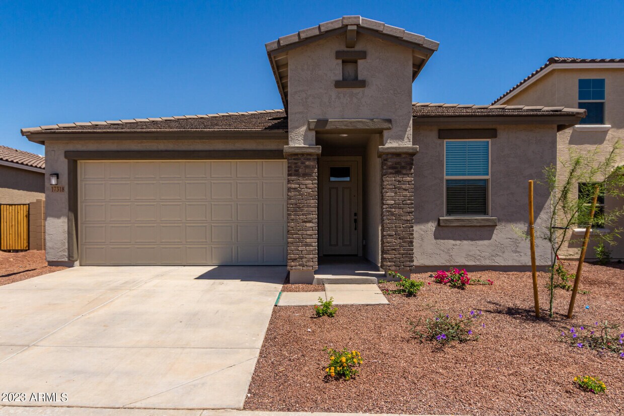 Foto principal - 17318 W Surrey Dr