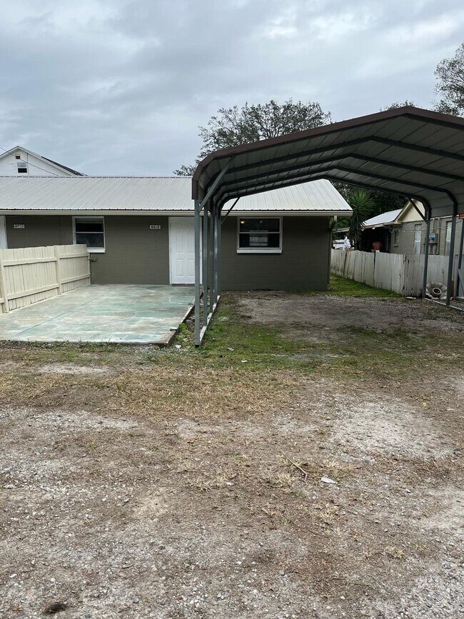 Building Photo - Move-In Ready 1BR/1BA Duplex with Modern Updates in Prime Zephyrhills Location!