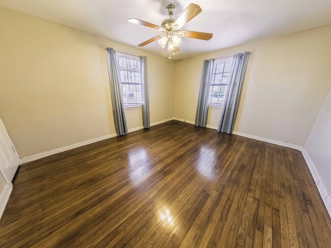 bedroom - 4222 Perkins Rd