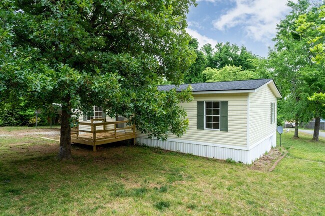 Foto del edificio - Well Maintained Three Bedroom Home!