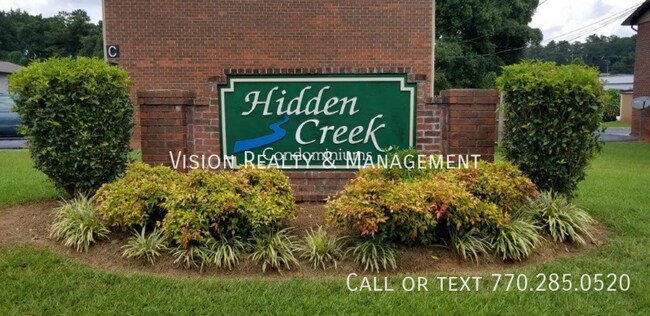 Building Photo - Hidden Creek