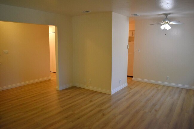 Building Photo - Nice condo unit with a community pool, cen...