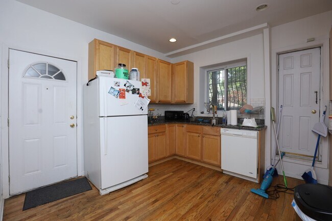 Foto del edificio - 1517 W Cornelia Ave