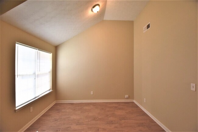 Building Photo - 2935 Two Lake Cir
