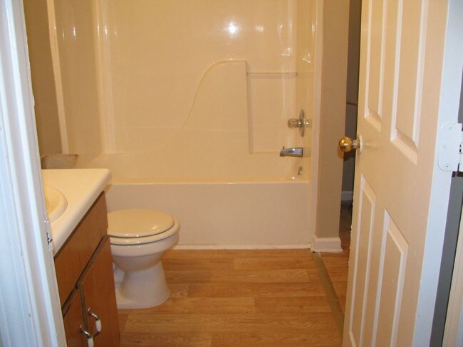 Building Photo - 244 Lawrence St Unit B - Available Now