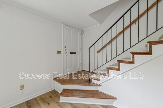 Foto del edificio - 98 La Rue Pl NW
