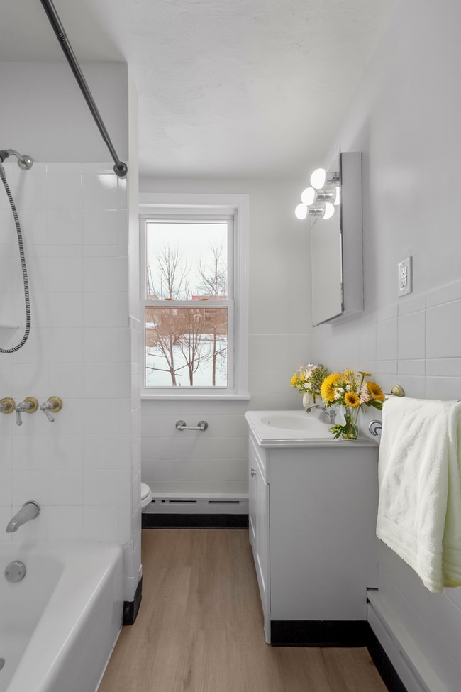 Building Photo - Renovated 3 bedroom home available NOW!