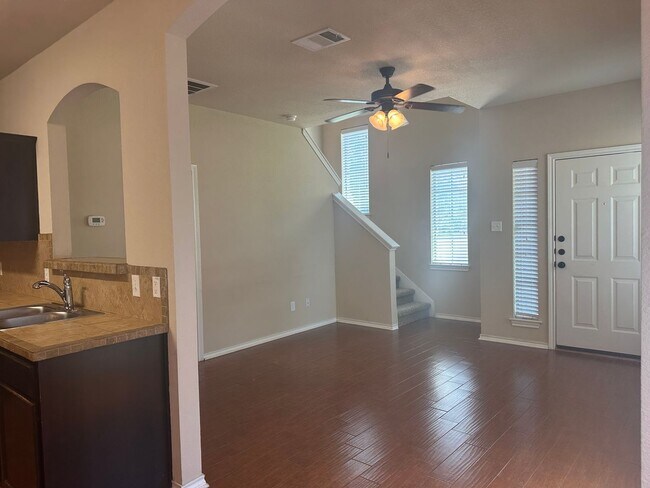 Foto del edificio - Townhome for rent
