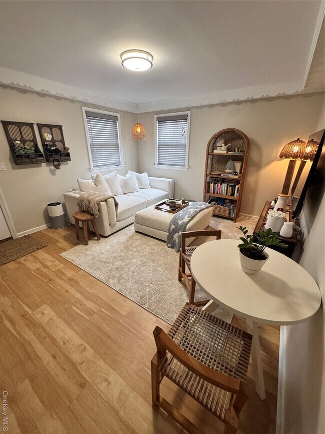 Foto del edificio - 655 E Walnut St