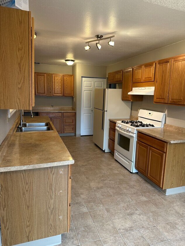 Primary Photo - 4943-4945 Vance DR - SL