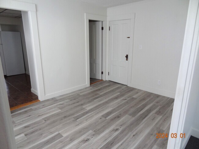 Den/Office - 2 Hartford Ave S