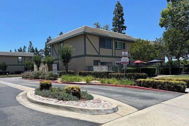 Building Photo - 1107 W Francis St