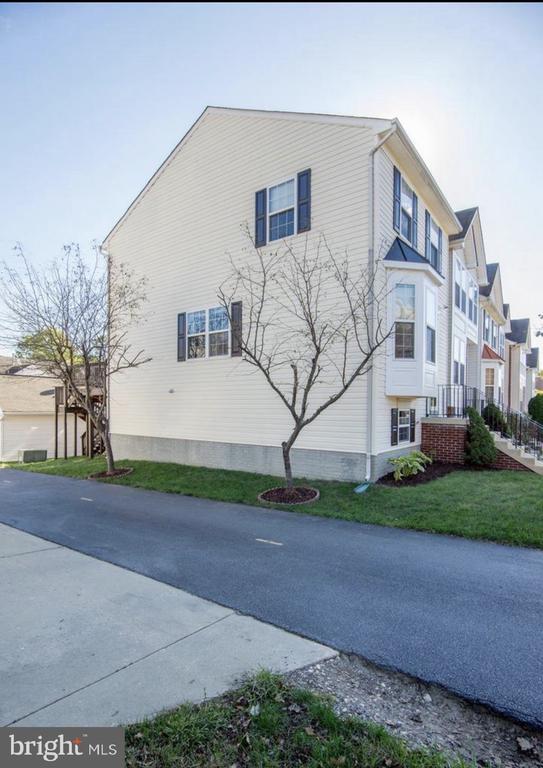 Building Photo - 8800 Community Square Ln