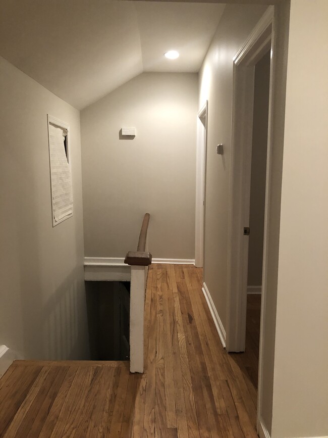 entry hallway - 812 Cedar St