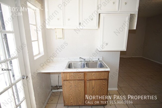 Building Photo - 1305 Myrtle-4