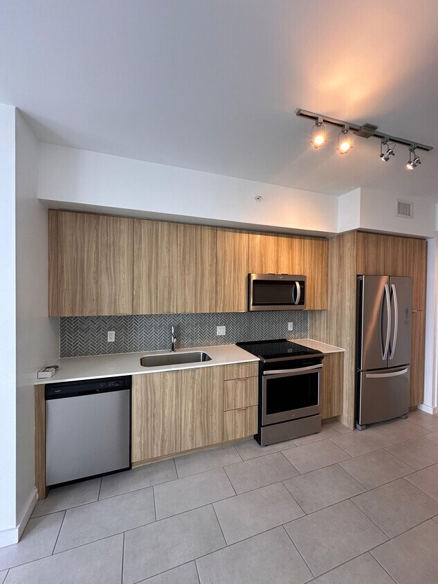 Foto principal - 628 NE 26th St