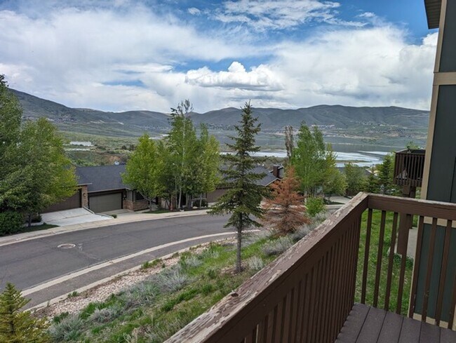 Foto del edificio - Spacious Partislly or Fully Furnished Jordanelle Townhome