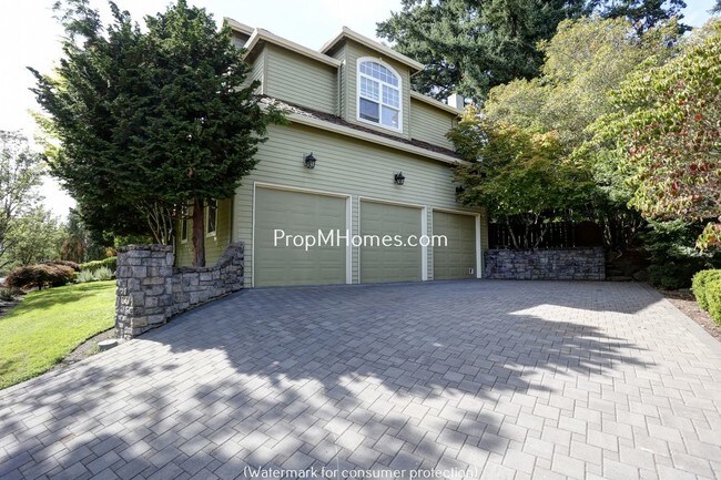 Building Photo - 2420 Remington Dr