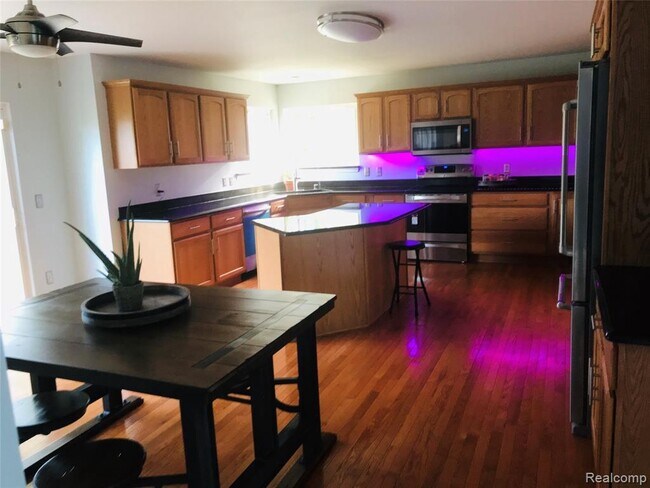 Foto del edificio - 13143 Torry Pines Ct