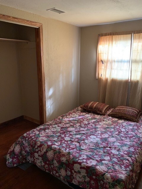 Building Photo - 82 Kings Ferry Way