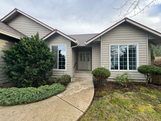 Building Photo - 3 bedroom 2 bath home in Sutherlin