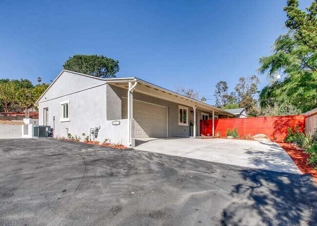 Foto del edificio - 4461 Scenic Ln