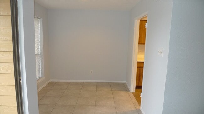 Building Photo - 16111 Aspenglen Dr