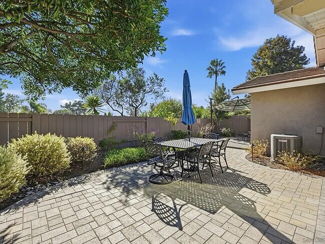 Foto del edificio - 1859 Hill Top Ln