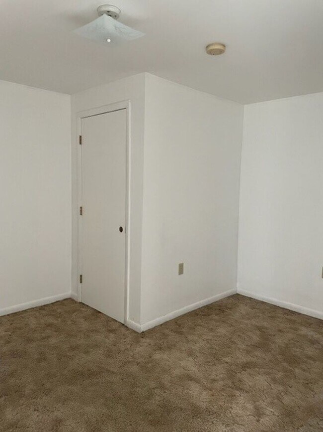 Building Photo - 2853 PA-72
