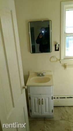 Building Photo - 1 br, 1 bath Apartment - 209 Spencer St