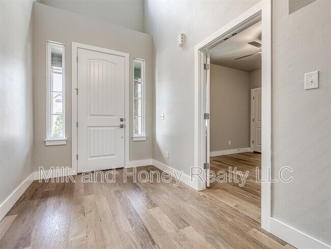 Foto del edificio - 8200 Jenny Ln