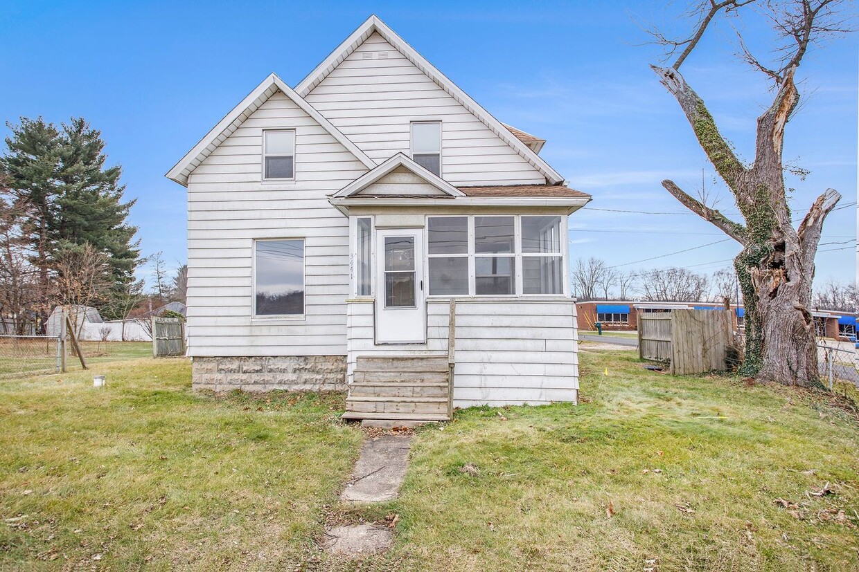 Primary Photo - Three Bedroom Home in Battle Creek