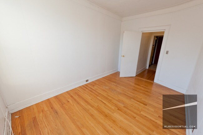 Foto del edificio - 2907 Ditmars Blvd