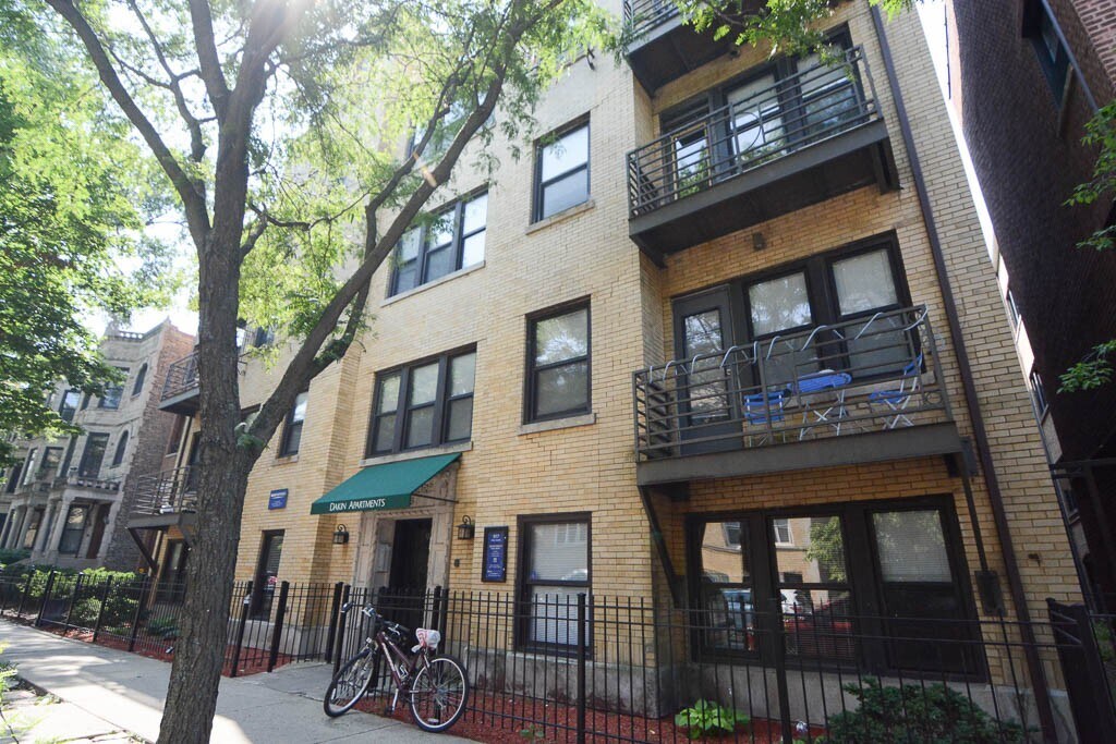 Primary Photo - 920 W Dakin St