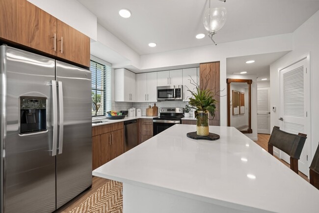 Building Photo - Sole at the Palm Beaches
