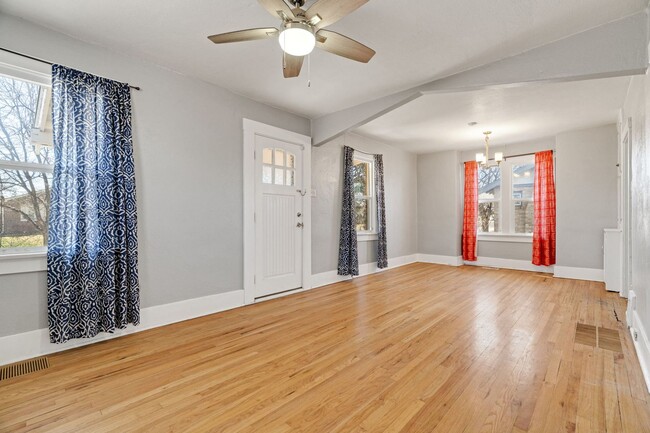 Building Photo - This home is a rare find!  3 bed/2 bath, l...