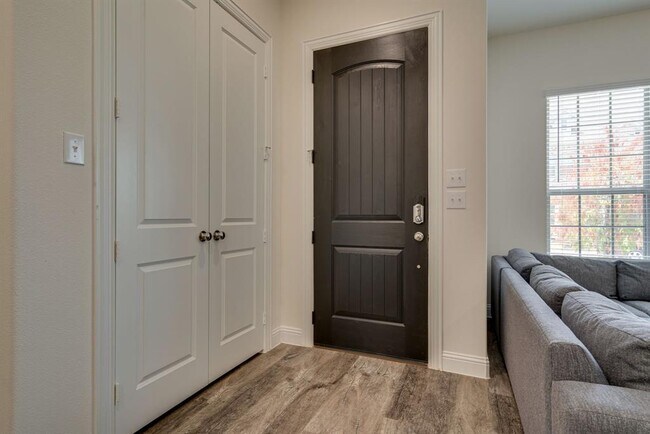 Foto del edificio - 1570 Windermere Wy