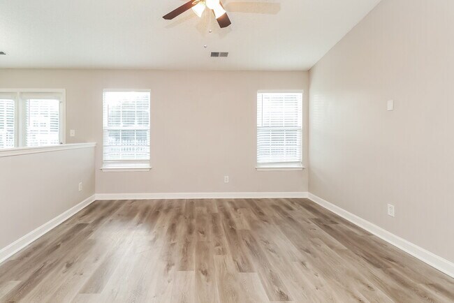 Foto del edificio - 515 River View Dr