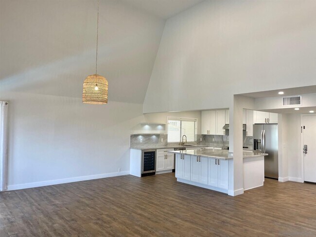 Building Photo - 2537 Navarra Dr