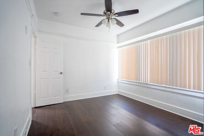 Foto del edificio - 2324 W Washington Blvd