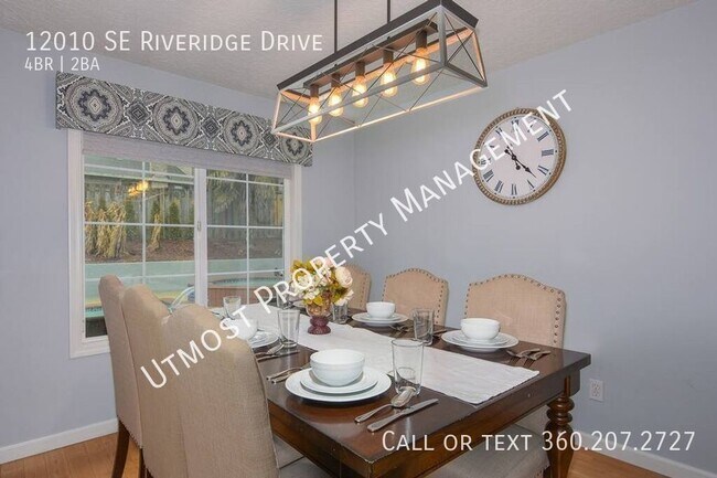 Foto del edificio - Beautiful 4BD home with Pool in establishe...