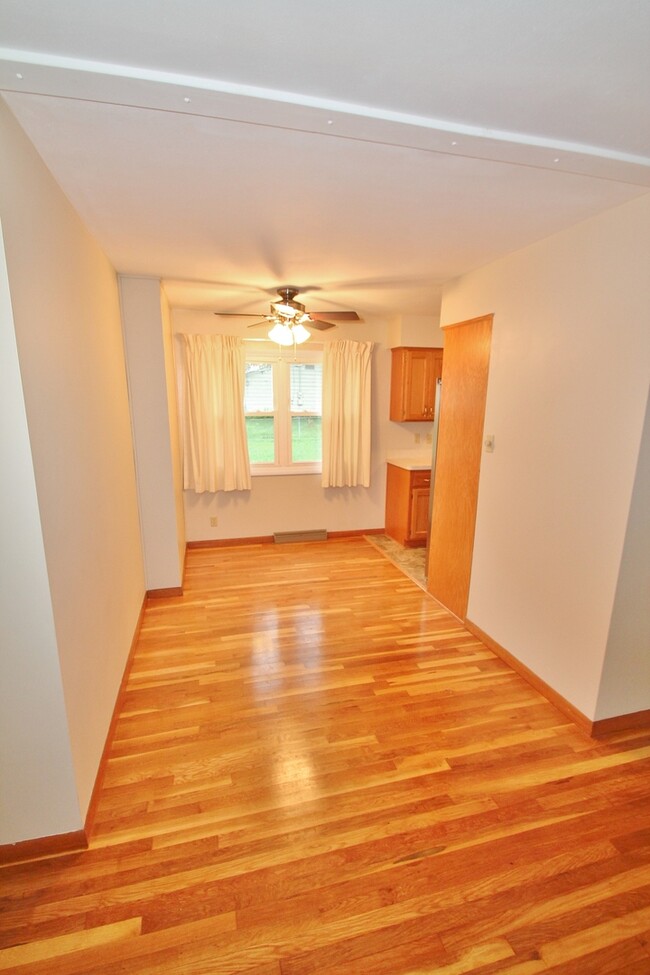 Foto del edificio - Don't let this pass you by! 3BR, att gar, ...