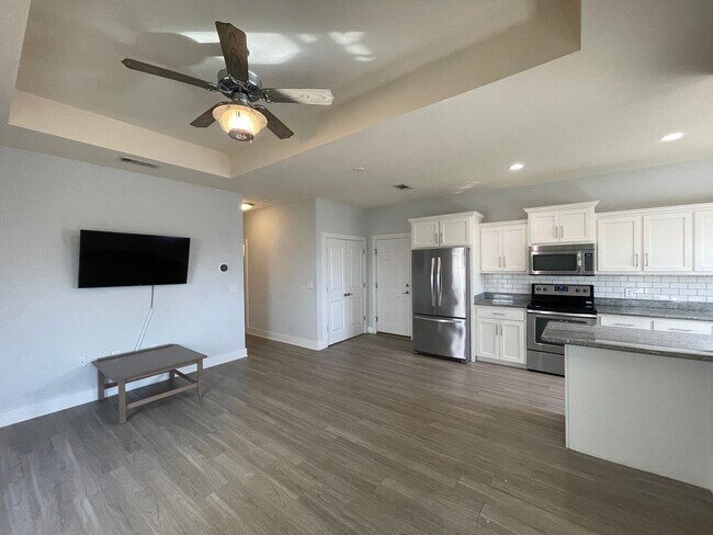 Building Photo - Downtown Living with a $200 off Move in Cr...