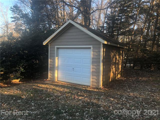 Building Photo - 6200 Phyliss Ln